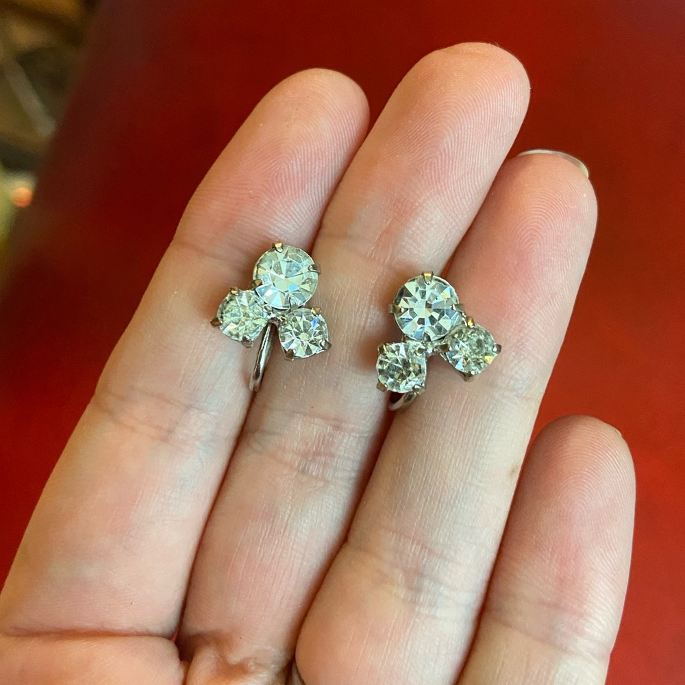 Vintage clear crystal rhinestone clip earrings - Beautiful Wedding jewelry retro